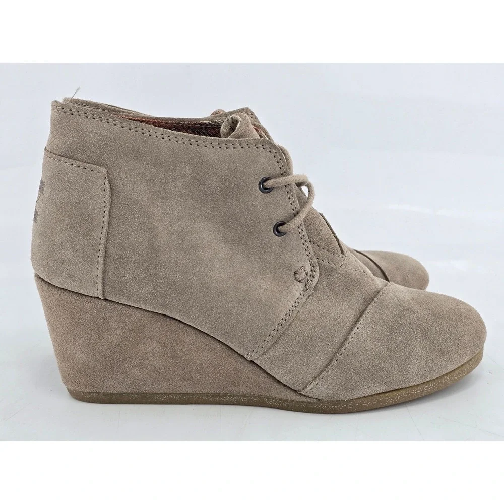 TOMS Desert Wedge Booties Women 7.5 Taupe Suede Lace Up Ankle Boots - Excellent